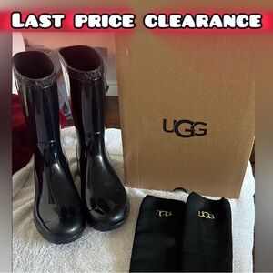 🖤 UGG Black Rain Boots with Socks